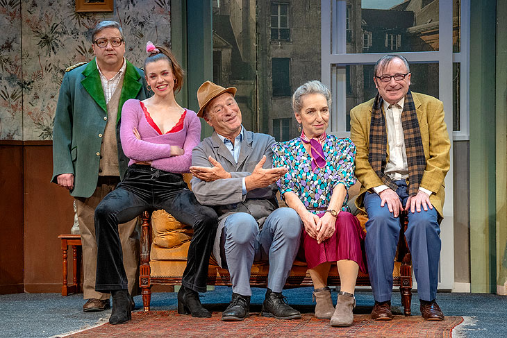 Hausmeister Krause in der Komödie im Bayerischen Hof: Stephan Bieker, Franziska Ferrari, Tom Gerhardt, Irene Schwarz, Stefan Preiss (©Foto: Claudia Topel)